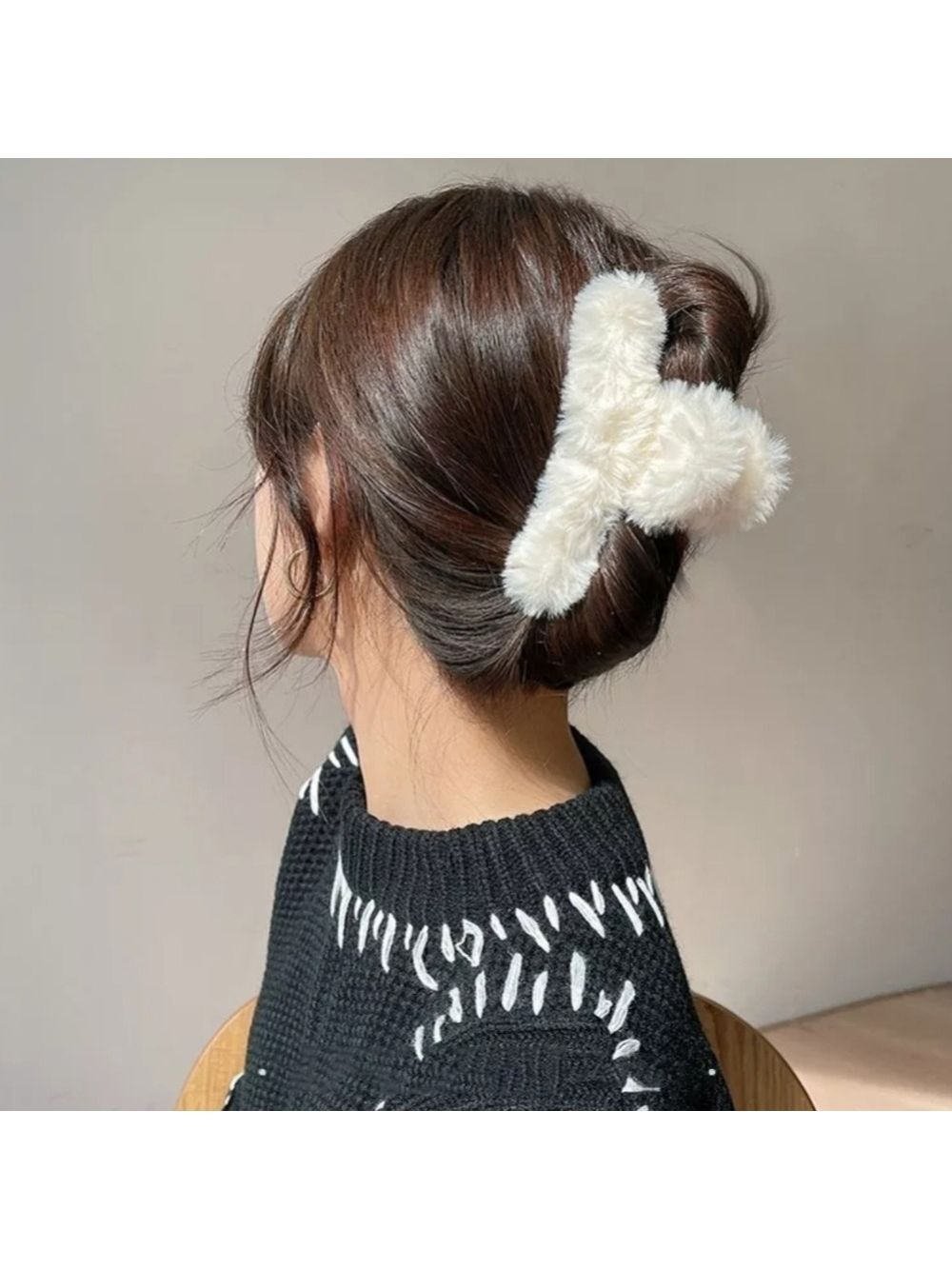NEW White Faux Fur Hair Claw Clip Accesory